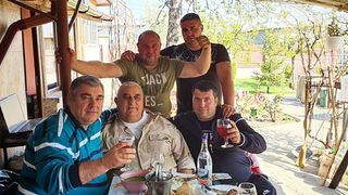 Primarul unei comune din Giurgiu &icirc;ncalcă legea &icirc;n plină pandemie. Edilul nu poate respecta distanțarea socială