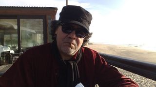 Scriitorul chilian Luis Sep&uacute;lveda, diagnosticat cu Covid-19, a murit