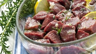 Baiț pentru miel. Vei obține o carne fragedă și foarte gustoasă. Trei rețete