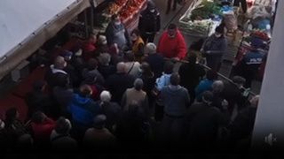 VIDEO| Înghesuială de nedescris la cumpărături