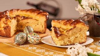 Pască cu aluat de cozonac. Rețetă din caietul bunicii