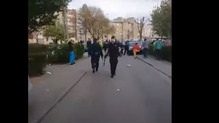 Poliţişti atacaţi cu pietre  &icirc;n Hunedoara