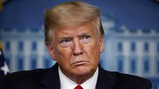  Trump a anunţat o interdicţie de 60 de zile pentru imigranţii care caută să trăiască şi să muncească permanent în SUA