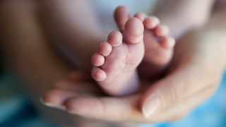 Un copil în vârstă de 1 lună, cel mai tânăr bolnav de Covid-19 din Thailanda, vindecat