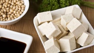 Tofu. Ce este, de fapt, acest produs și din ce este făcut. Mai cumperi?