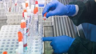 O angajată a unei fabrici de senzori din judeţul Sibiu, confirmată cu coronavirus