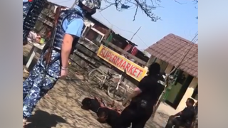 Polițistul șef care a fost filmat în timp ce a bătut un bărbat afla la pământ primește o grămadă de bani de la Statul român! Vezi ce avere are comisarul de la Bolintin Vale!