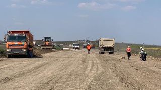 Ministrul Transporturilor a verificat, vineri, stadiului lucrărilor pe şantierul centurii de sud a municipiului Timişoara