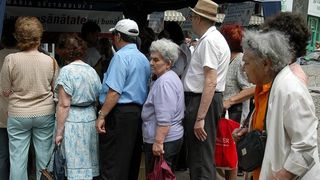 Decizie de ultimă oră: Persoanele peste 65 de ani pot ieşi din casă în două intervale, dimineaţa şi seara