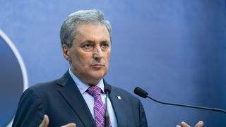 Ordonanța Militară 10: Circulația seniorilor, extinsă și suspendarea unor zboruri, prelungită