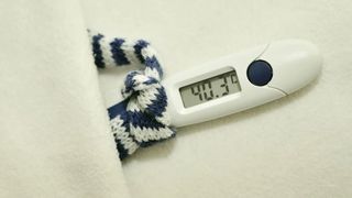 Alexandru Rafila propune ca instituţiile să îşi procure termometre de măsurat temperatura la distanţă