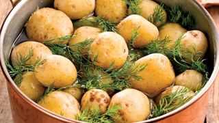 Cartofi noi la cuptor
