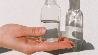 700 de oameni au murit după ce au băut o substanță periculoasă, care ucide coronavirusul