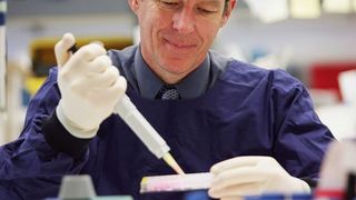 Profesorul care a inventat vaccinul împotriva cancerului de col uterin dă o veste năucitoare: “Nu se poate face un vaccin împotriva Codiv-19!”