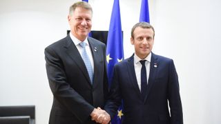 Iohannis a avut o convorbire telefonică cu Emmanuel Macron. Ce au discutat cei doi
