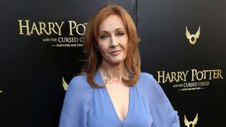 J.K. Rowling donează un milion de lire sterline pentru două organizaţii caritabile