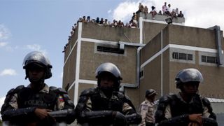 Bilanţul revoltei la o închisoare din Venezuela a ajuns la 47 de morţi şi 75 de răniţi