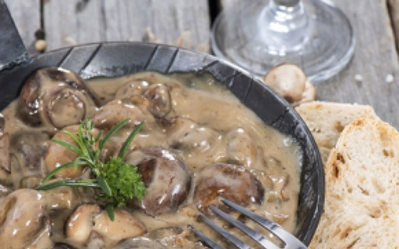 ciulama cu pui si ciuperci reteta