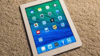 Orban anunţă că se vor aloca bani pentru achiziţionarea de tablete pentru elevi