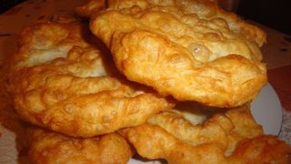 langosi reteta gogosi umplute cu branza