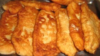 langosi reteta gogosi umplute cu branza