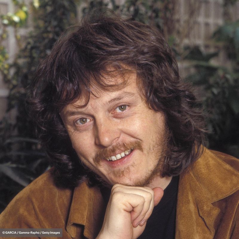 Pe timp de pandemie, un cântăreț a cântat într-o piață pustie