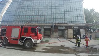 Incendiu la un cuptor pentru prelucrarea sticlei &icirc;n zona Theodor Pallady din Capitală - FOTO