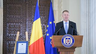 Klaus Iohannis a sesizat CCR privind neconstituţionalitatea legii care reglementează desfăşurarea cursurilor online