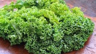 Salată Kale. Adevărul despre această legumă pe care puţină lume îl ştie!
