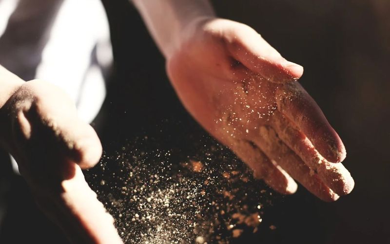 Un nor de praf saharian vine peste România