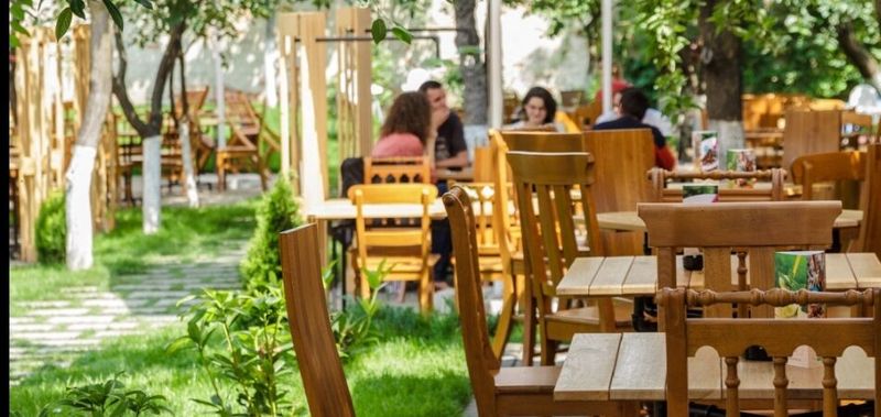 Din 15 mai s-ar putea deschide şi terasele