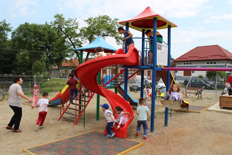 Parcurile şi locurile de joacă din Timişoara s-au deschis