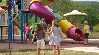 Parcurile şi locurile de joacă din Timişoara s-au deschis