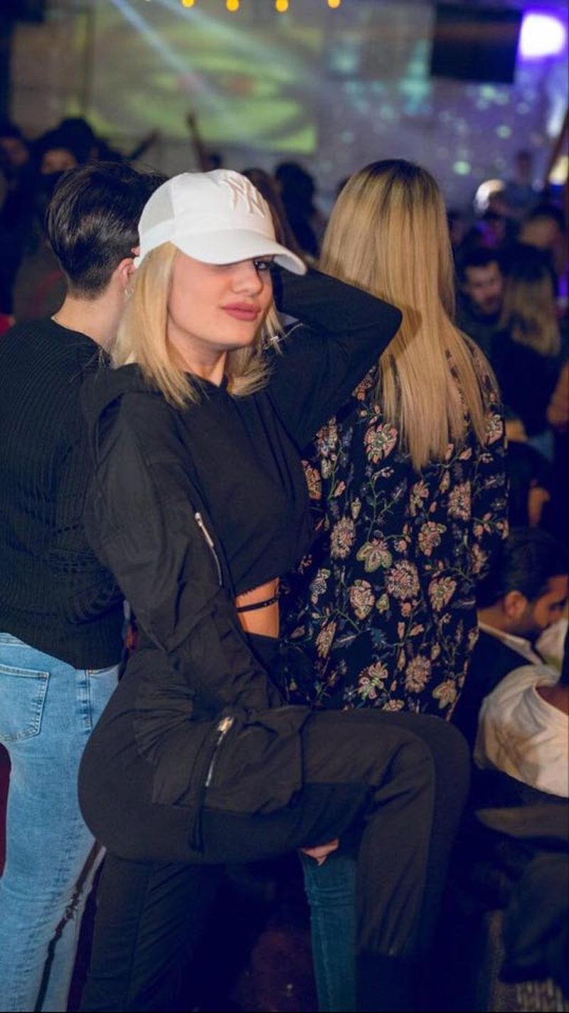 bogdan mocanu și jador cu fetele la hotel