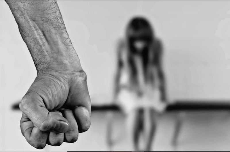 percheziții minore românia