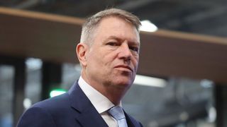 Klaus Iohannis, îndemn pe Facebook: Continuaţi să fiţi responsabili