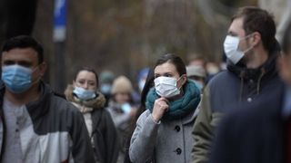 Stare de alertă: Toate persoanele care sosesc dintr-o călătorie internaţională vor fi izolate la domiciliu timp de 14 zile