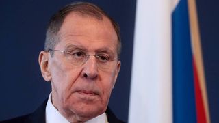 Lavrov respinge acuzaţiile lui Merkel cu privire la atacuri informatice ruse viz&acirc;nd Bundestagul şi cancelarul