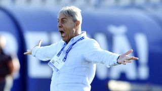 Casa lui Sorin C&acirc;rțu a fost vandalizată. Gardul lui este acum plin de &icirc;njurături