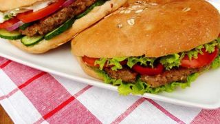 Reţetă pleşcăviţă s&acirc;rbească: Secretul gustului tradiţional