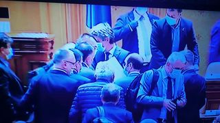 Orban, despre faptul că Ponta şi Ciolacu nu au purtat mască în Parlament: „Pot fi amendaţi. E un comportament total incorect din partea unora care se pretind lideri”