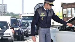 VIDEO| Stau la coadă ca să vină acasă