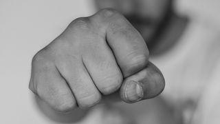  și-a obligat iubita gravidă să se prostitueze