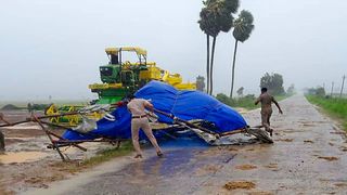 Super-ciclonul Amphan a atins zona de uscat în India