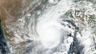 Ciclonul Amphan văzut din satelit