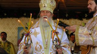 VIDEO| Arhiepiscopul Sucevei şi Rădăuţilor IPS Pimen, &icirc;nmorm&acirc;ntat la Mănăstirea Sihăstria Putnei