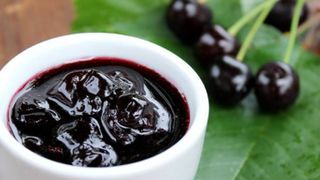 Dulceaţă de cireşe amare. Reţeta veche extrem de delicioasă