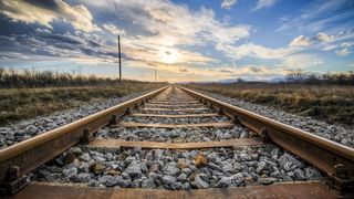 Arad: A murit călcat de tren. Ce voia să facă omul