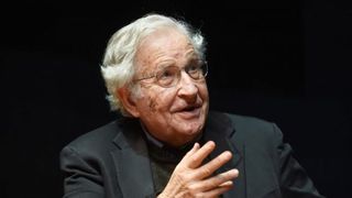 Filosoful Noam Chomsky, despre pandemia de covid-19: &rdquo;Statele Unite aleargă spre prăpastie&rdquo;