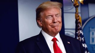 Trump şi-a „terminat” tratamentul preventiv cu hidroxiclorochină împotriva covid-19